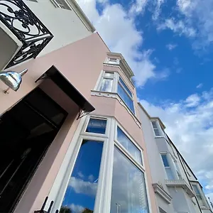 27 4*, Hove Royaume-Uni